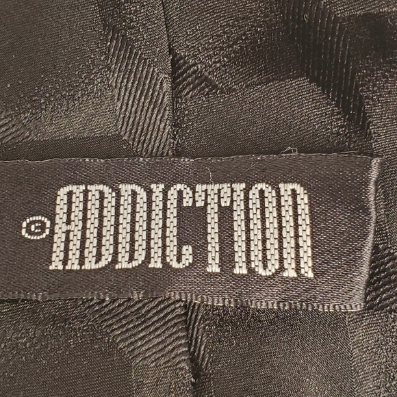 Addiction Mens Neck Tie Race Car Pattern Hand Made 100% Silk - Picture 4 of 4